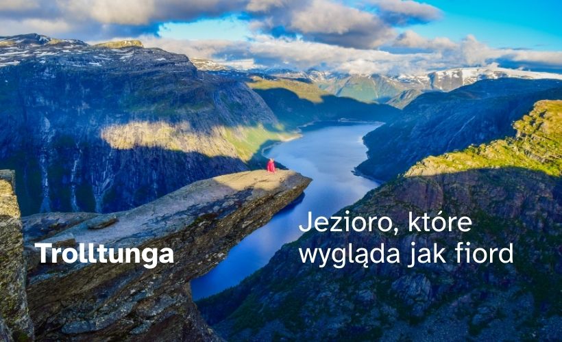 Skała Trolltunga nad jeziorem, które wygląda jak fiord